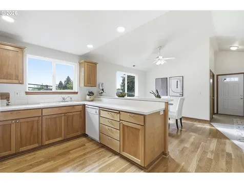 8702 NE Glisan Street Portland OR 97220