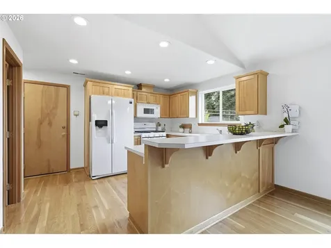 8702 NE Glisan Street Portland OR 97220
