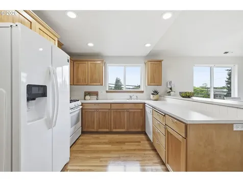 8702 NE Glisan Street Portland OR 97220