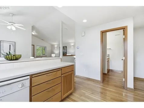 8702 NE Glisan Street Portland OR 97220