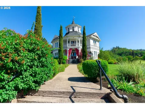 1772 SE Jackson Street Roseburg OR 97470