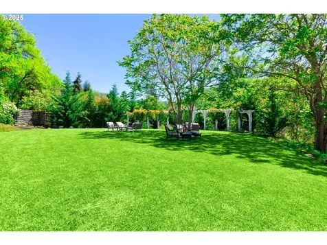 1772 SE Jackson Street Roseburg OR 97470