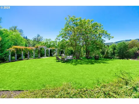 1772 SE Jackson Street Roseburg OR 97470