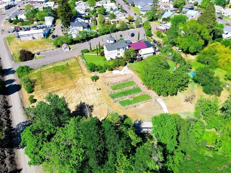 1772 SE Jackson Street Roseburg OR 97470
