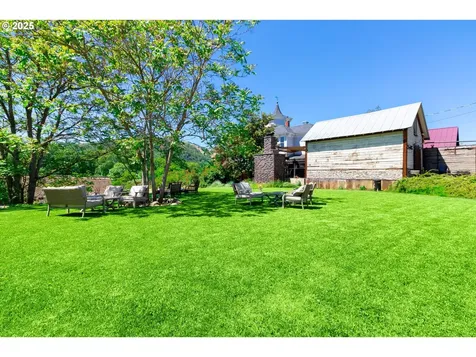 1772 SE Jackson Street Roseburg OR 97470
