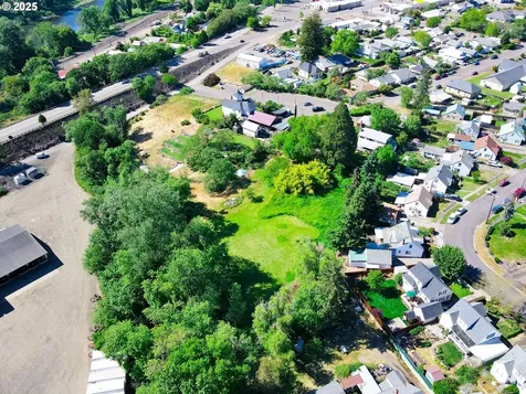 1772 SE Jackson Street Roseburg OR 97470