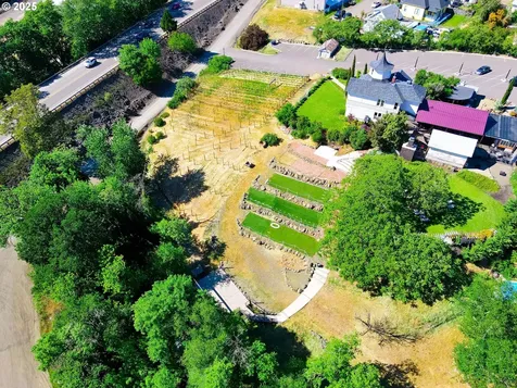 1772 SE Jackson Street Roseburg OR 97470