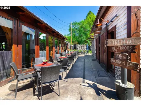 1772 SE Jackson Street Roseburg OR 97470