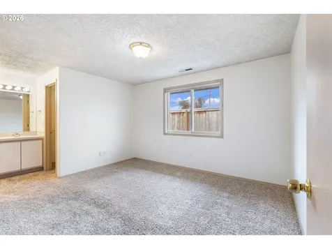 16203 NE 8th Street Vancouver WA 98684