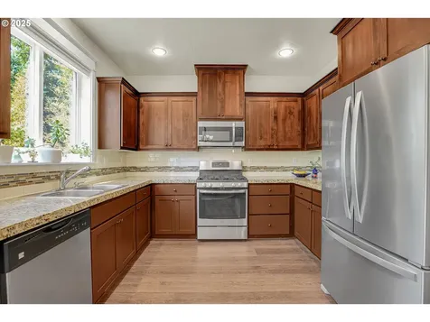 5826 SE Flavel Street Portland OR 97206