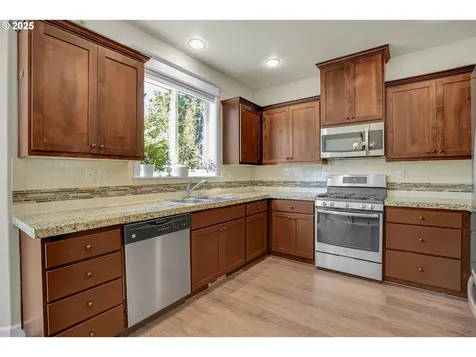 5826 SE Flavel Street Portland OR 97206