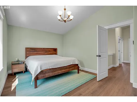 5826 SE Flavel Street Portland OR 97206