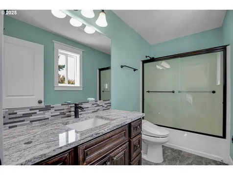 5826 SE Flavel Street Portland OR 97206