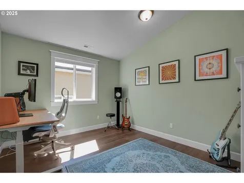 5826 SE Flavel Street Portland OR 97206