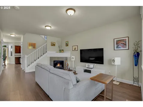 5826 SE Flavel Street Portland OR 97206