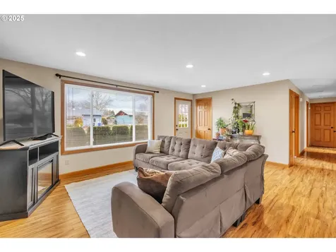 925 S Magnolia Street Cornelius OR 97113