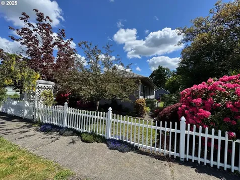 1008 F Street Centralia WA 98531