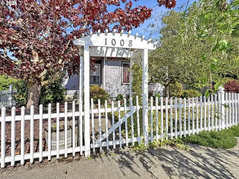 1008 F Street Centralia WA 98531