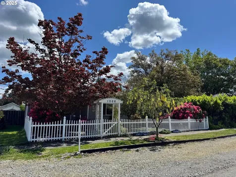 1008 F Street Centralia WA 98531