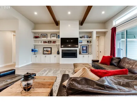 1910 John Day Drive Eugene OR 97408