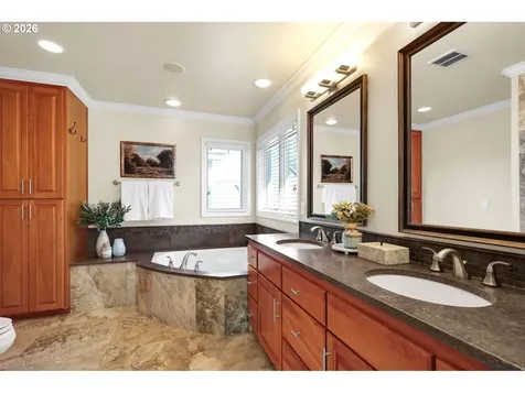 2899 Riverwalk Loop Eugene OR 97401