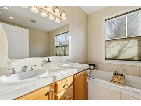 2442 NW Burnett Street Portland OR 97229