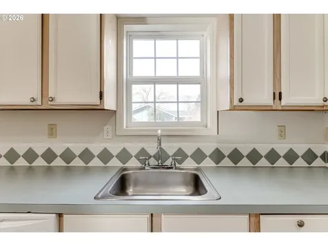 951 W 27th Avenue Eugene OR 97405