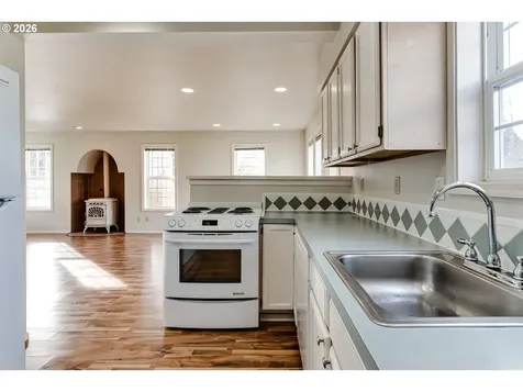 951 W 27th Avenue Eugene OR 97405