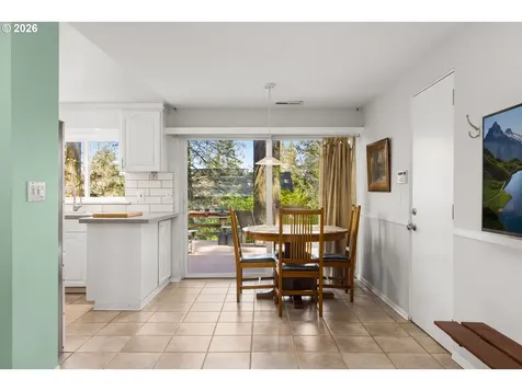 1725 Southshore Boulevard Lake Oswego OR 97034
