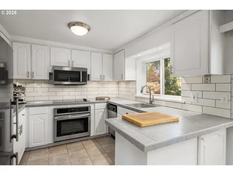 1725 Southshore Boulevard Lake Oswego OR 97034