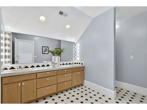 8452 NW Timber Ridge Court Portland OR 97229