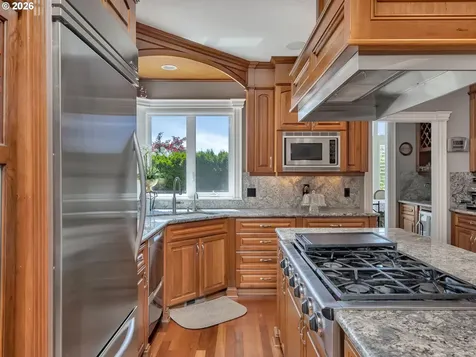 9718 NW Skyview Drive Portland OR 97231