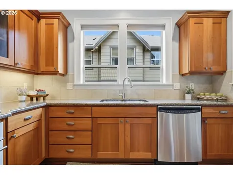 605 SW Trillium Creek Terrace Portland OR 97225