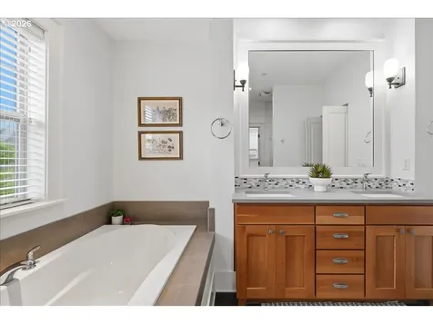 605 SW Trillium Creek Terrace Portland OR 97225