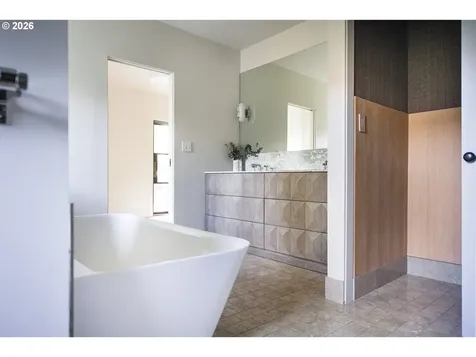 2208 NE 28th Avenue Portland OR 97212