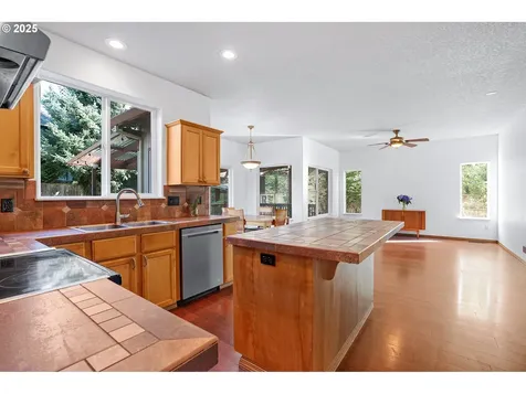 19293 Windmill Drive Oregon City OR 97045