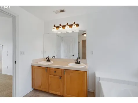 19293 Windmill Drive Oregon City OR 97045