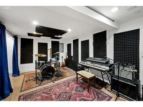 10361 NE Sacramento Street Portland OR 97220