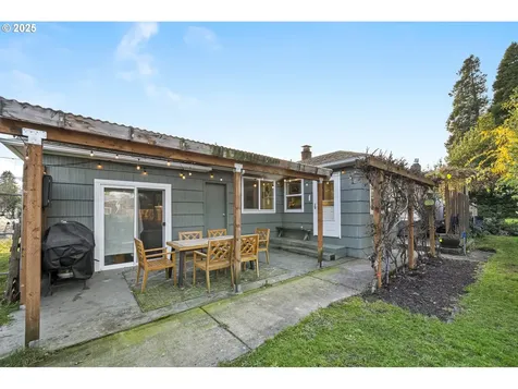 10361 NE Sacramento Street Portland OR 97220