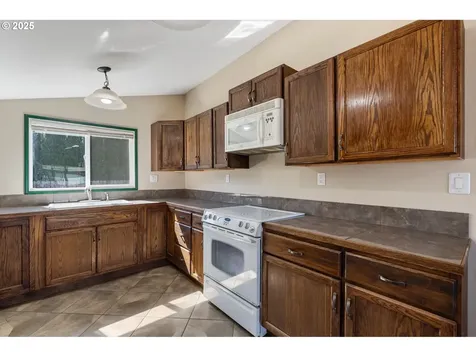 916 B Street Vader WA 98593