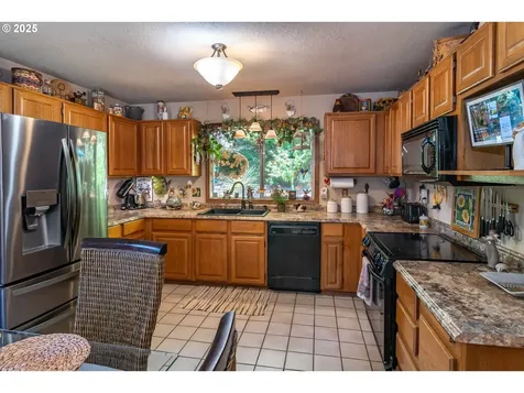 169 NW Brent Court Roseburg OR 97471