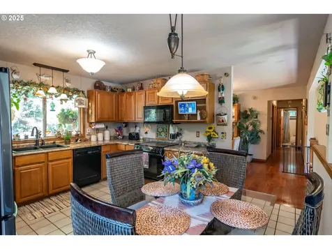 169 NW Brent Court Roseburg OR 97471