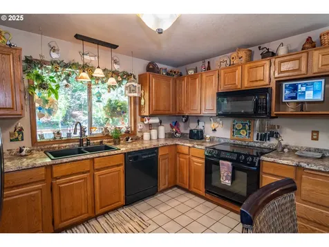 169 NW Brent Court Roseburg OR 97471