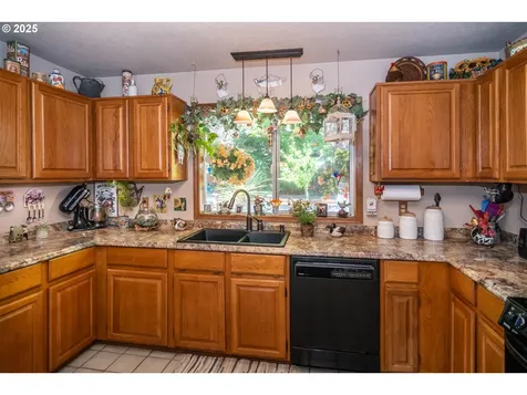 169 NW Brent Court Roseburg OR 97471