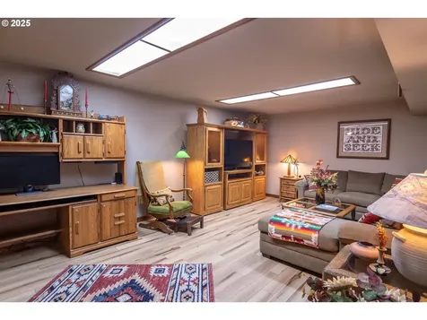 169 NW Brent Court Roseburg OR 97471