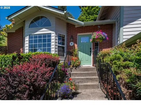 169 NW Brent Court Roseburg OR 97471