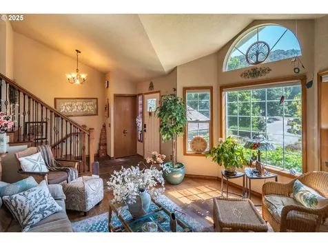 169 NW Brent Court Roseburg OR 97471