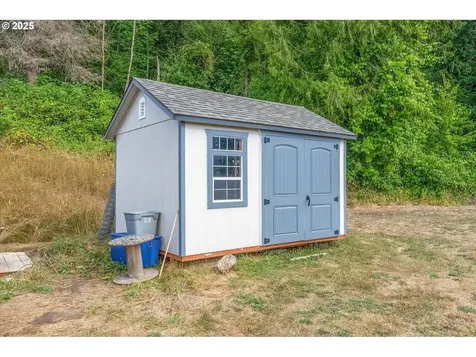 110 Axis Road Castle Rock WA 98611