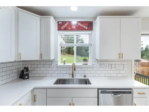 110 Axis Road Castle Rock WA 98611