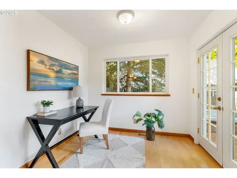 808 9th Street Hood River OR 97031